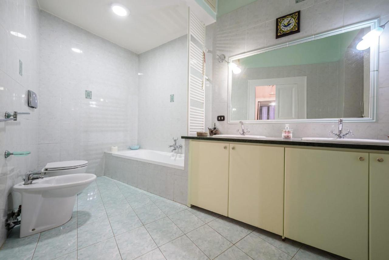 Casa Di Flo Apartment Napoli Bagian luar foto